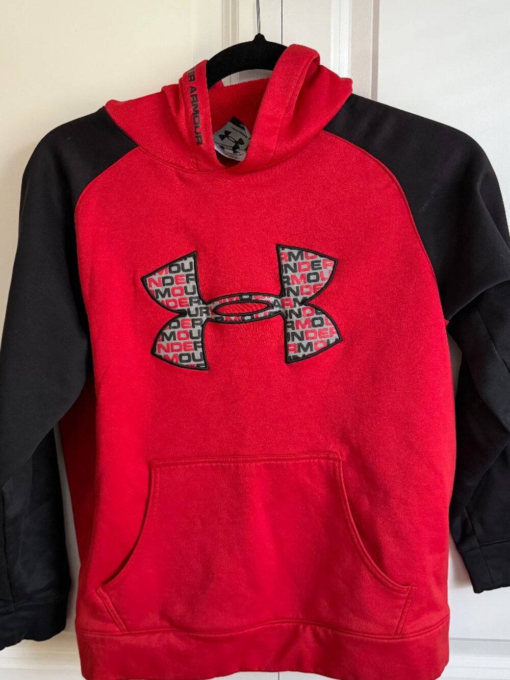 Boy's Medium Under Armour Hoodie
